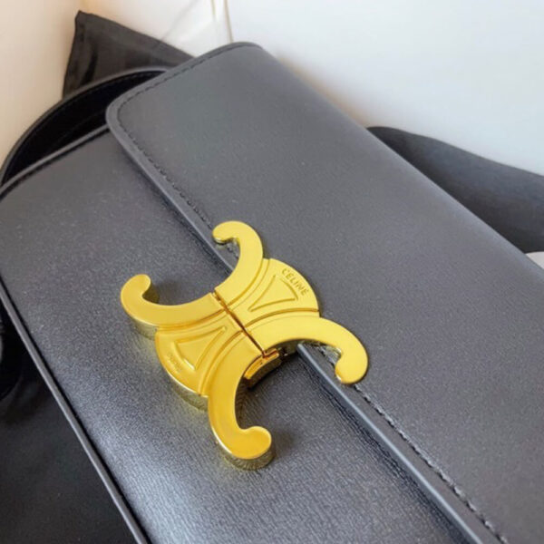 Black CELINE TRIOMPHE SHOULDER BAG - Image 5